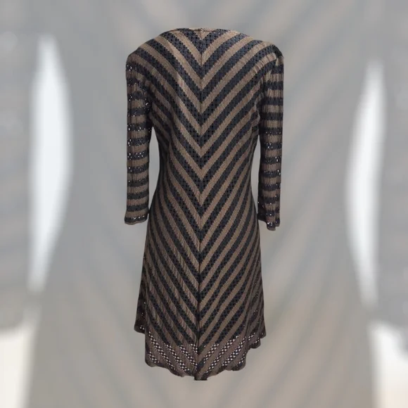 Miracle Body By MiracleSuit Black and Gold Sheath Dress V-Neck 3/4 Sleeve Size L - Picture 4 of 6